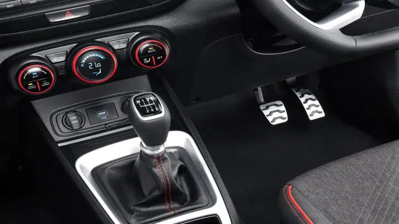 A driver using iMT car without clutch pedal in city traffic