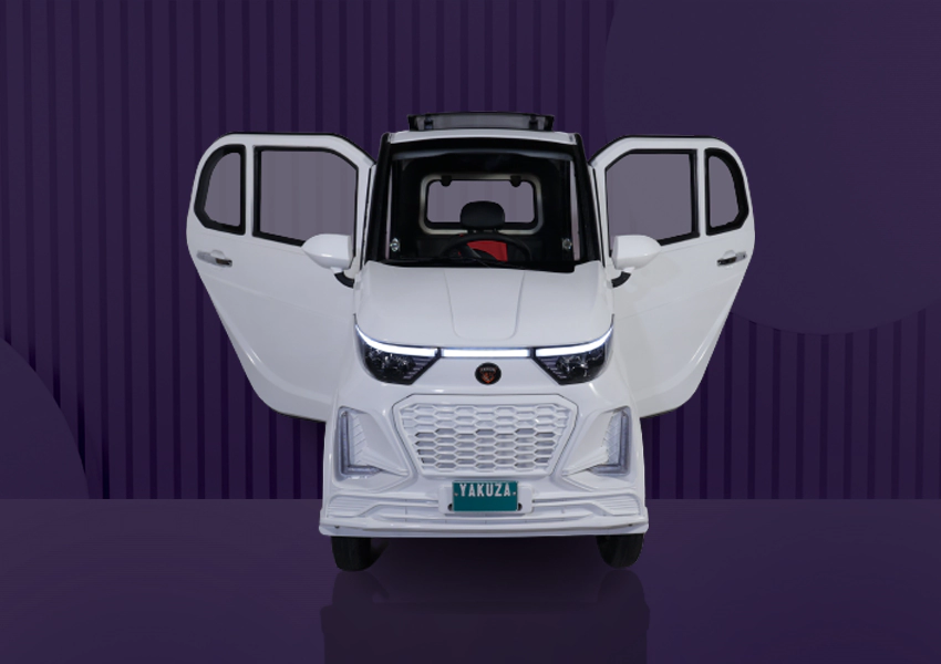 Yakuza Mini Electric Car in Indian City Traffic