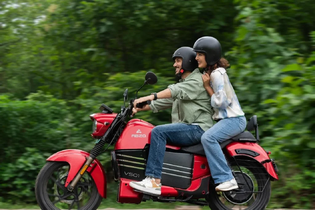 Abzo EV Cruiser Bike being ridden on an Indian road, India’s affordable electric cruiser motorcycle