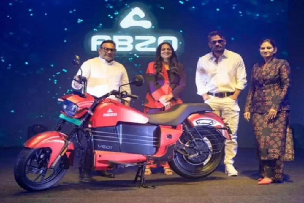 Abzo EV Cruiser Bike being ridden on an Indian road, India’s affordable electric cruiser motorcycle