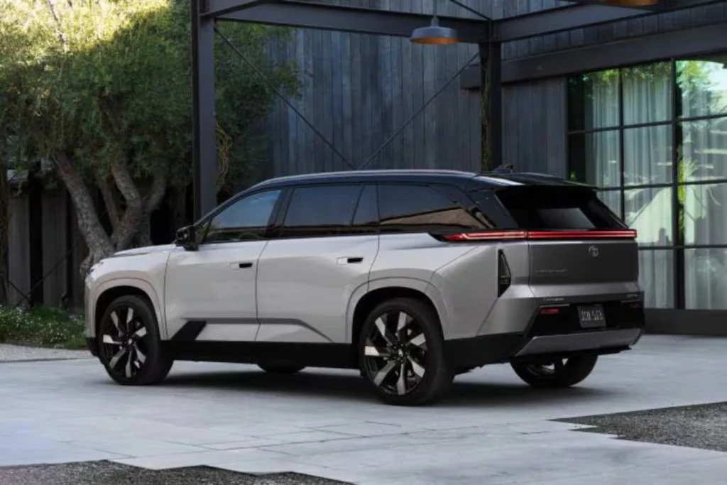 2027 Toyota Highlander EV electric-only SUV front view with AutoAkhbar.com news headline branding