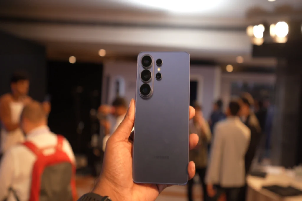 Samsung Galaxy S26 Ultra launch news showing latest flagship smartphone design with AutoAkhbar branding