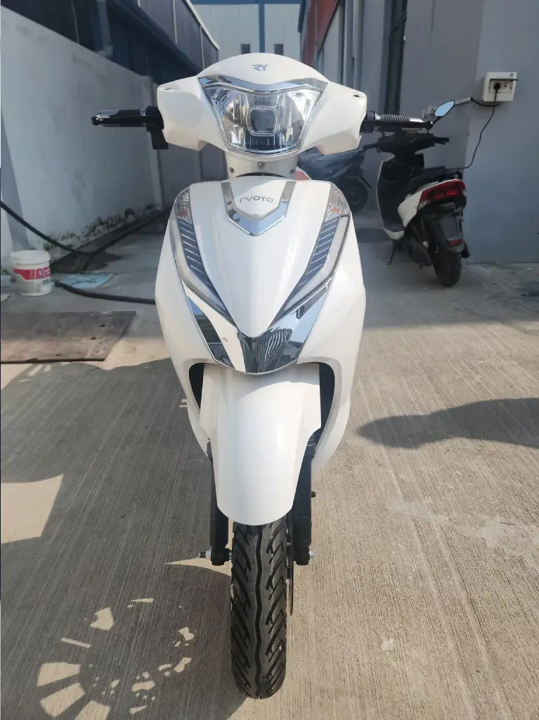 Ryoto Electric Scooter launch in showroom with professional Indian presenter and AutoAkhbar branding