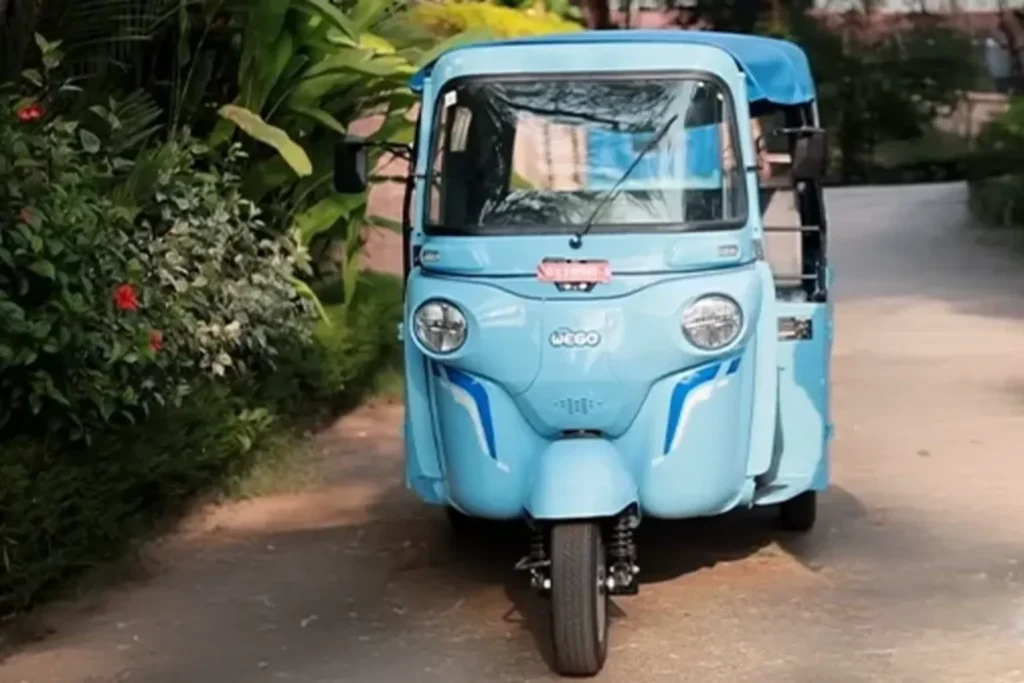 Bajaj Wego P9018 real image blue electric auto front and side view India