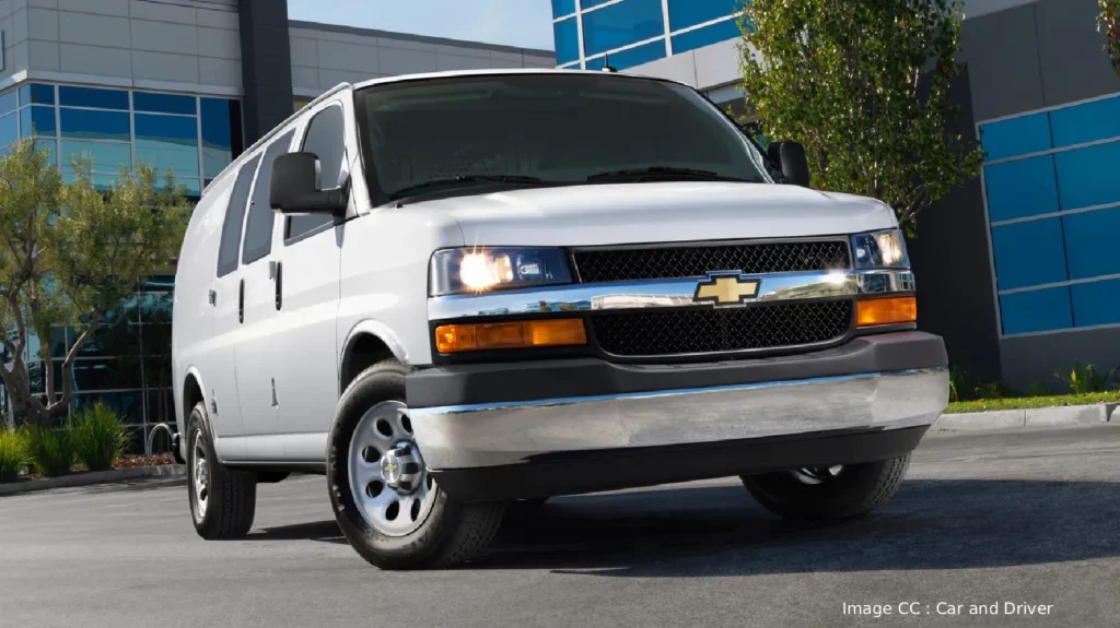 2027 Chevrolet Express van exterior shot, AutoAkhbar.com branded image
