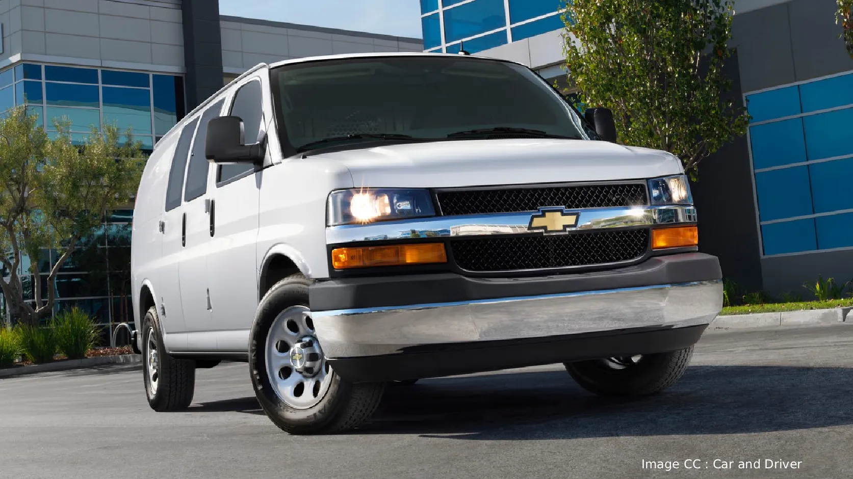 2027 Chevrolet Express van exterior shot, AutoAkhbar.com branded image