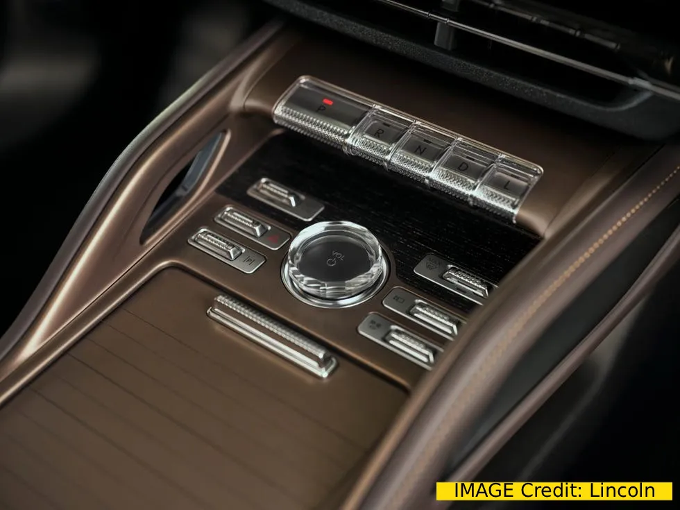 2027 Lincoln Nautilus SUV console