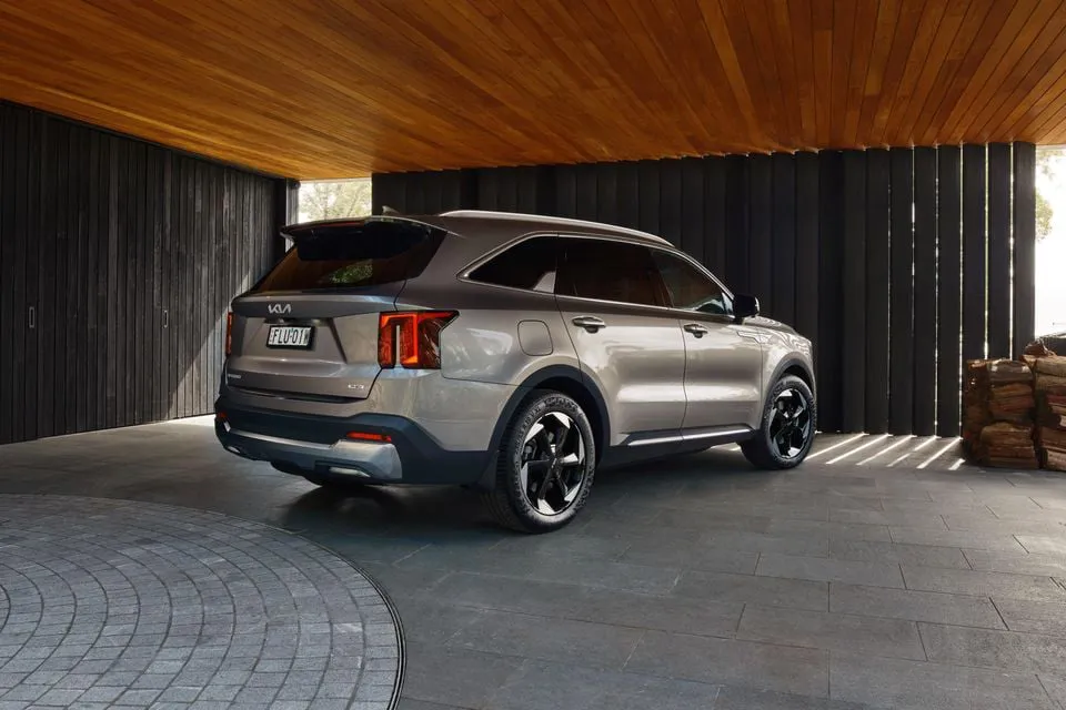 Kia Sorento हाइब्रिड back / Rear View