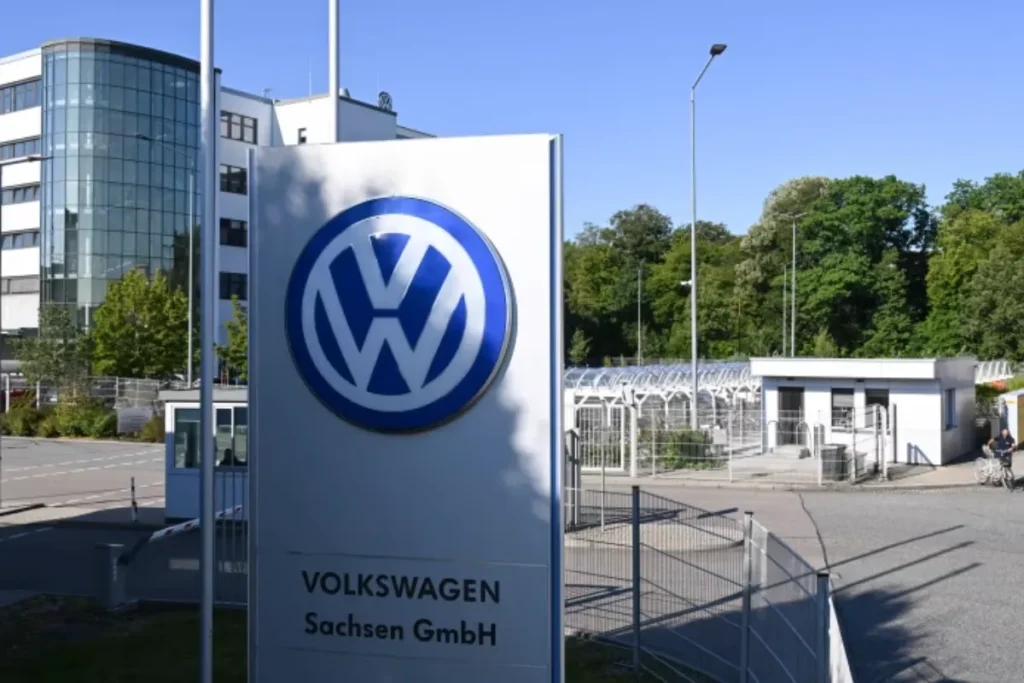 VW Job Cuts : Volkswagen factory in Germany facing production cuts and closures 